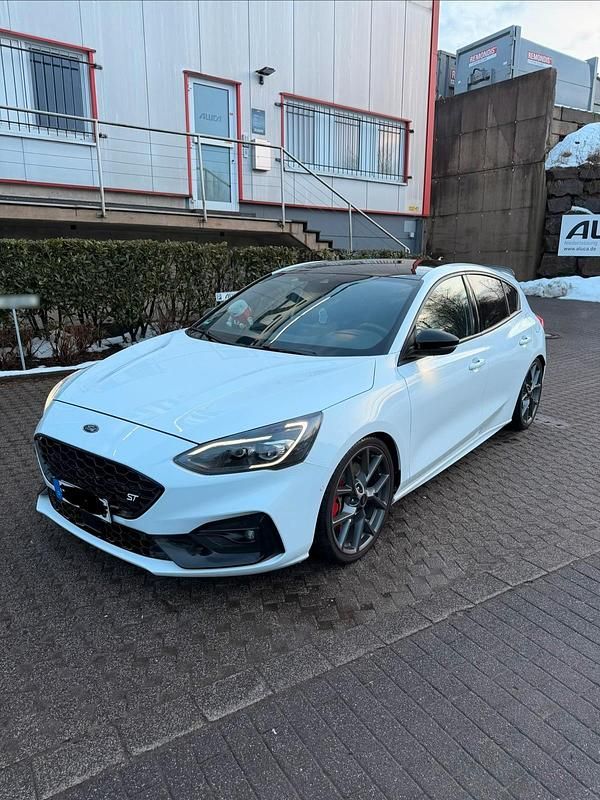 Gebraucht Ford Focus Performance Edition 280 PS (205 kW) 2021 Weiß Limousine