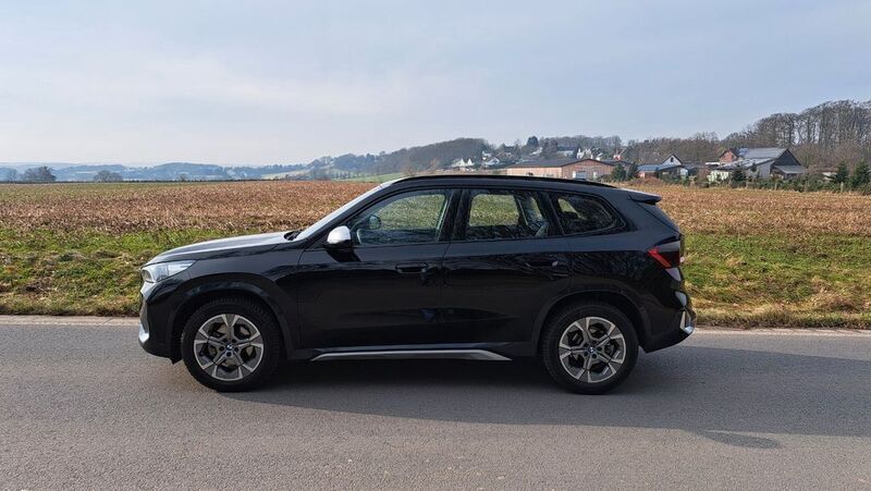 Schwarz Gebraucht 2024 BMW X1 Luxury Line SUV | 35.500 € (Superpreis) - Bild 1/4