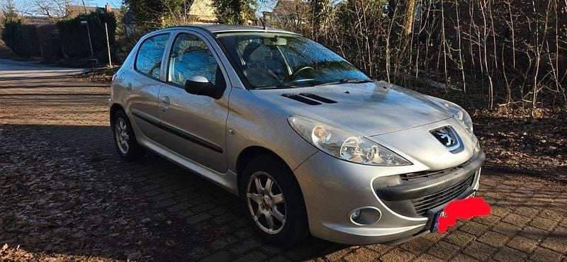Gebraucht Peugeot 206+ 68 PS (50 kW) 2009 Silber Kleinwagen