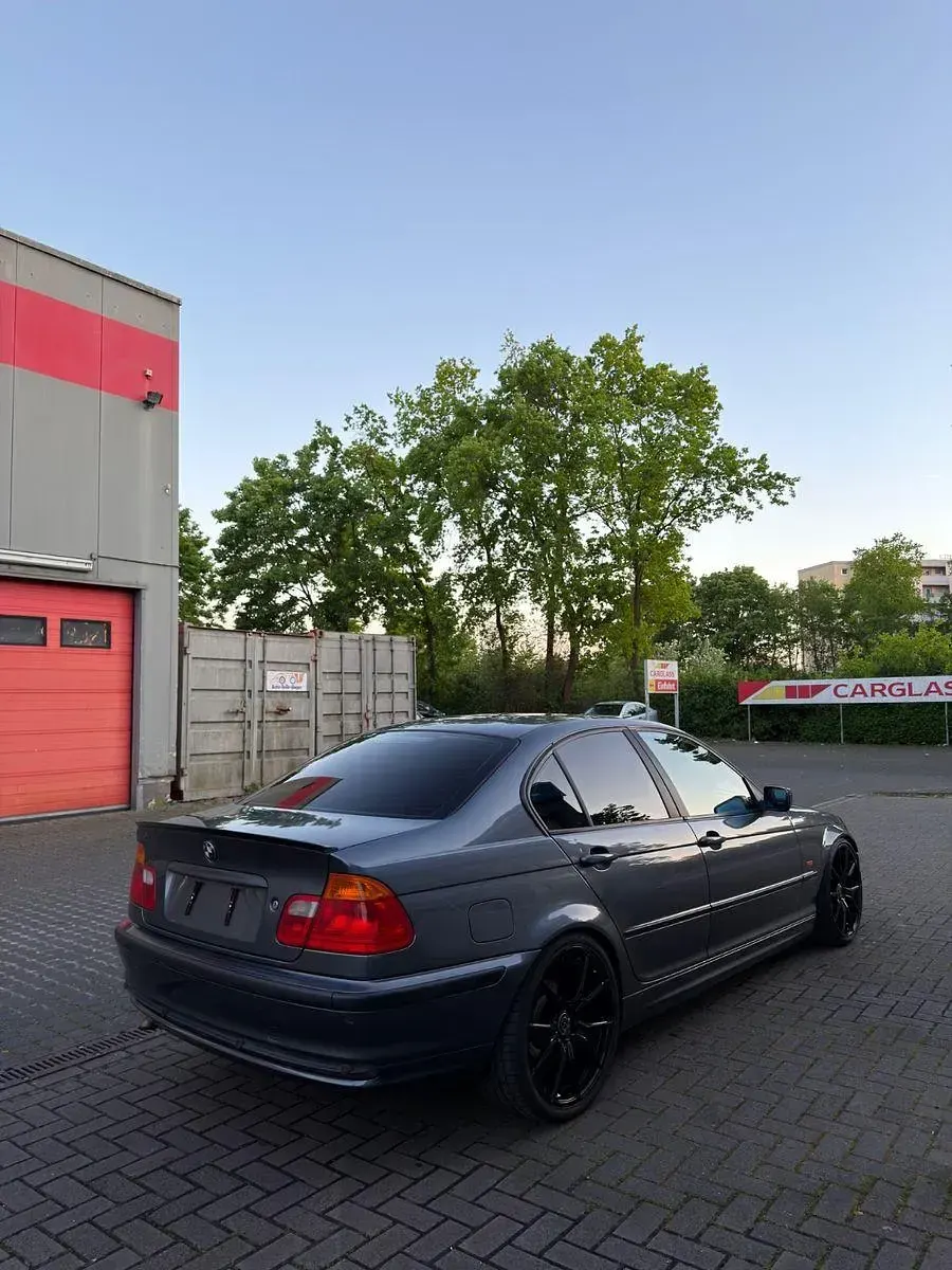 Gebraucht BMW 320 Performance 136 PS (100 kW) 2001 Grau Limousine