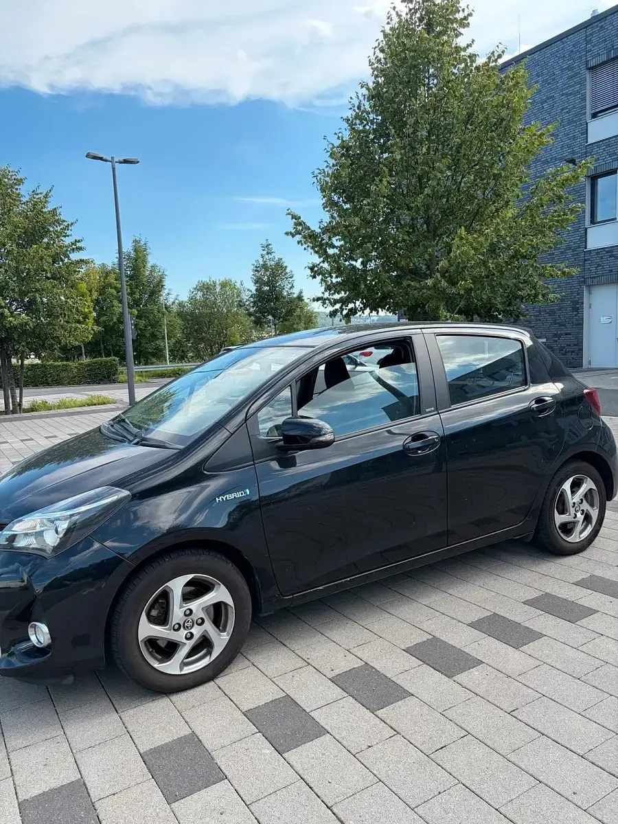 Gebraucht Toyota Yaris 101 PS (74 kW) 2016 Schwarz Kleinwagen