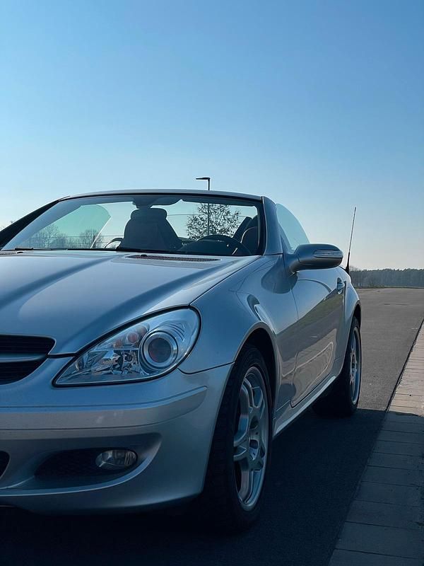 Silber Gebraucht 2005 Mercedes SLK350 Cabrio | 9.000 € (Fairer Preis) - Bild 1/4