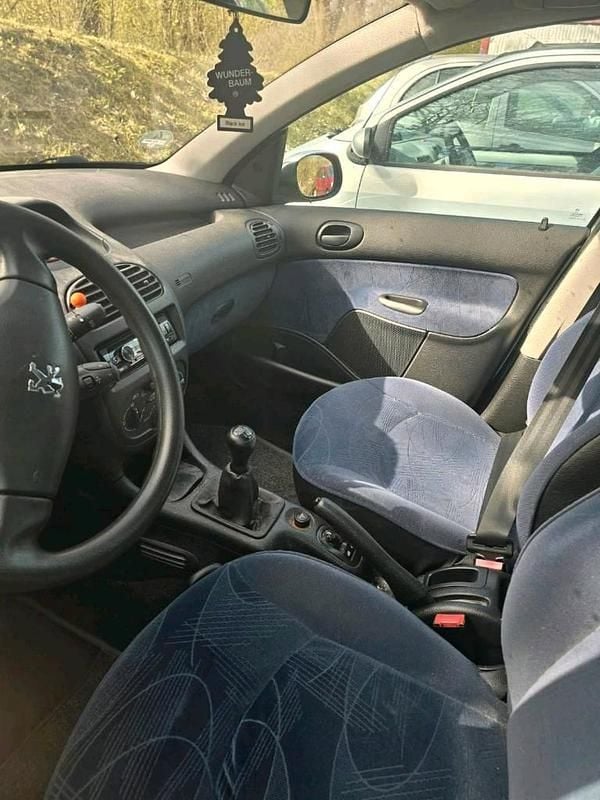 Gebraucht Peugeot 206 75 PS (55 kW) 2003 Silber Kleinwagen