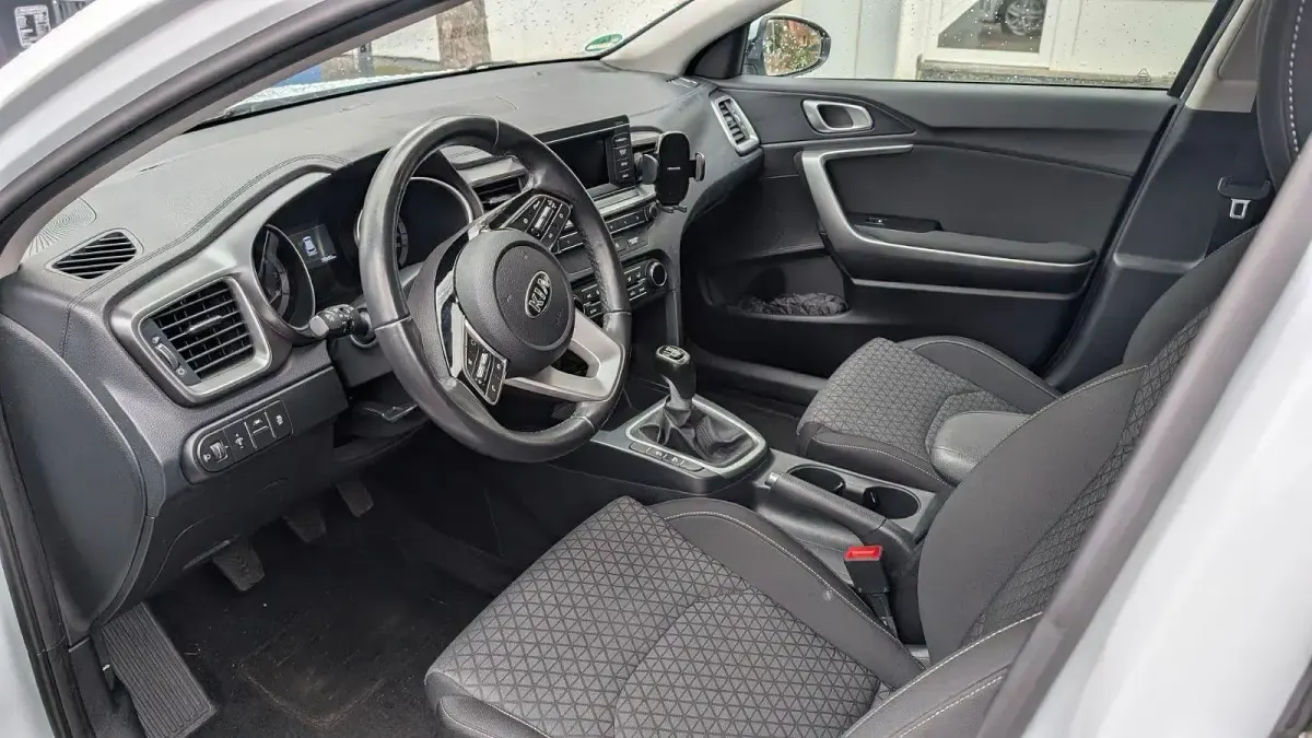 Gebraucht Kia Ceed Vision 140 PS (102 kW) 2019 Weiß Kleinwagen