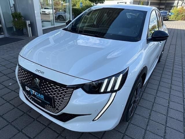 Weiß Gebraucht 2021 Peugeot e-208 GT Kleinwagen | 17.890 € (Fairer Preis) - Bild 1/4