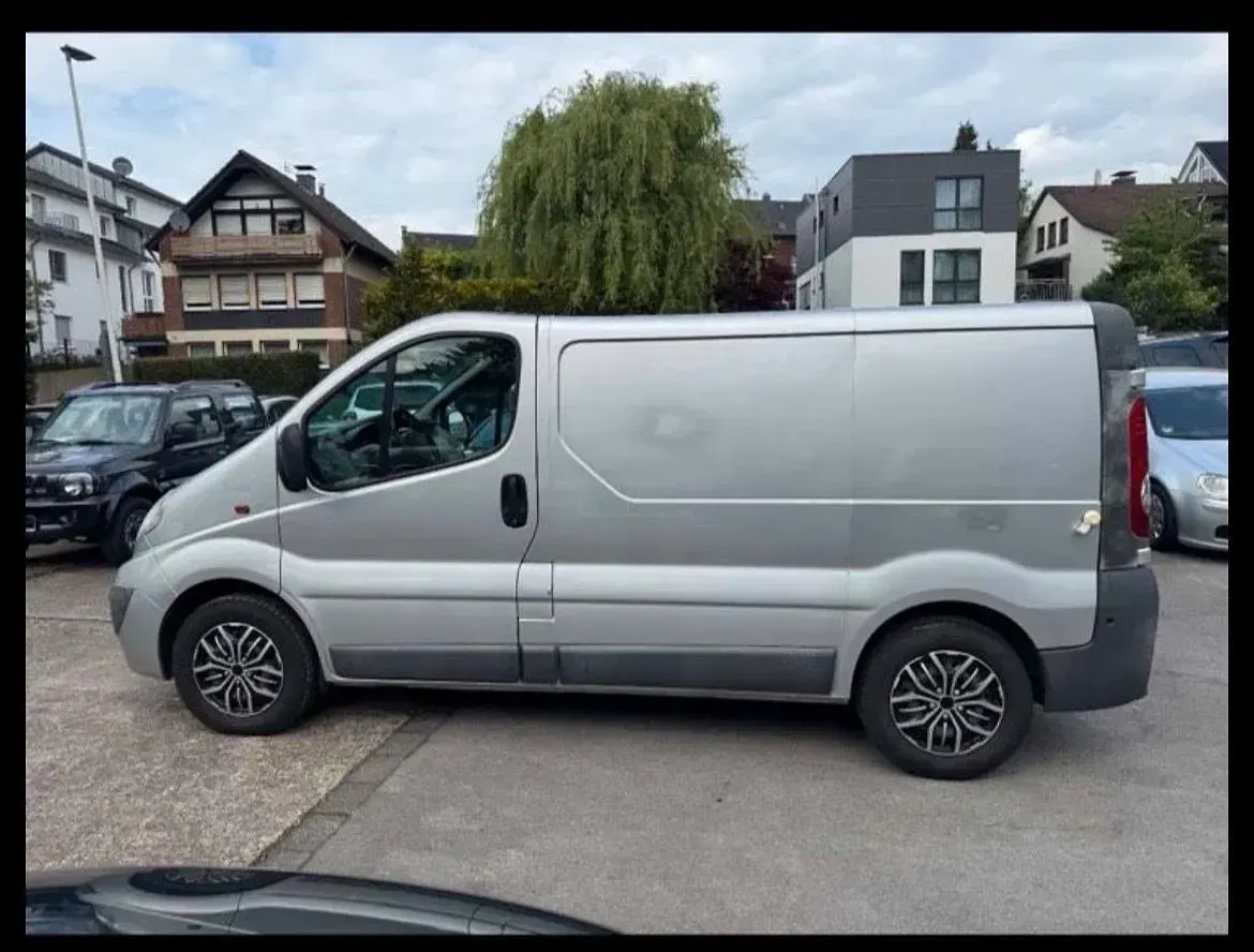 Gebraucht Opel Vivaro 140 PS (102 kW) 2012 Grau Van / Kleinbus