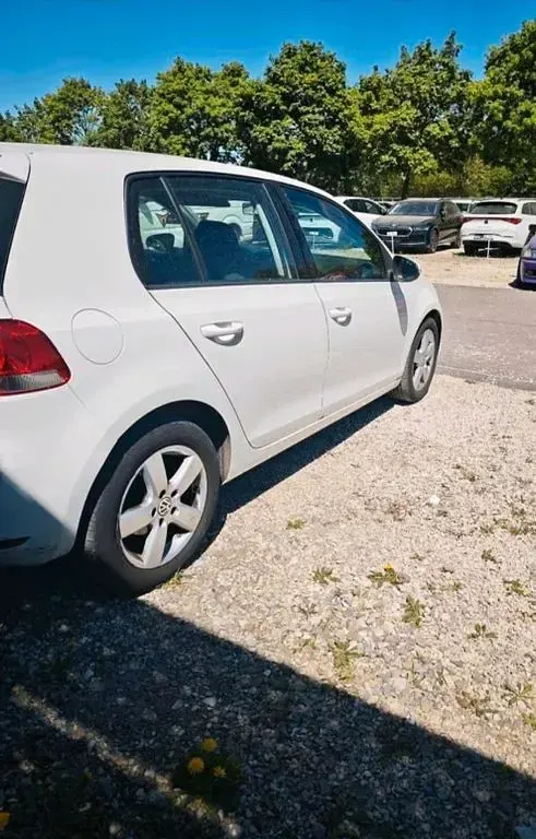 Gebraucht VW Golf VI 102 PS (75 kW) 2010 Kleinwagen