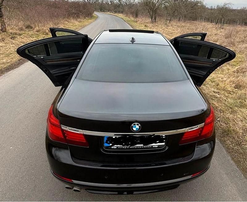 Second-hand BMW 730 258 CP (189 kW) 2013 Negru Berlinǎ