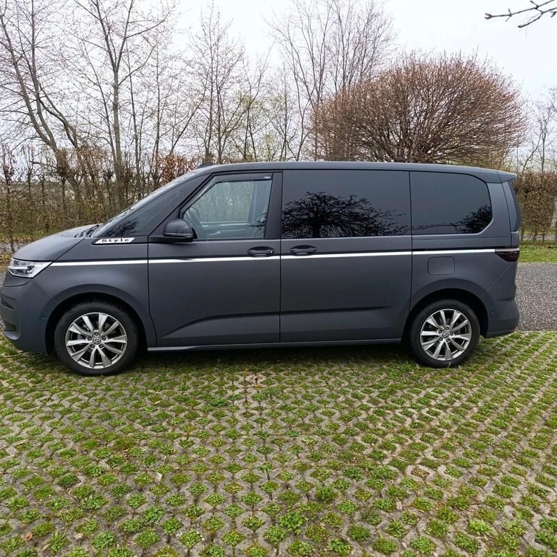 Grau Gebraucht 2022 VW T7 Style Van | 55.000 € (Guter Preis) - Bild 1/4