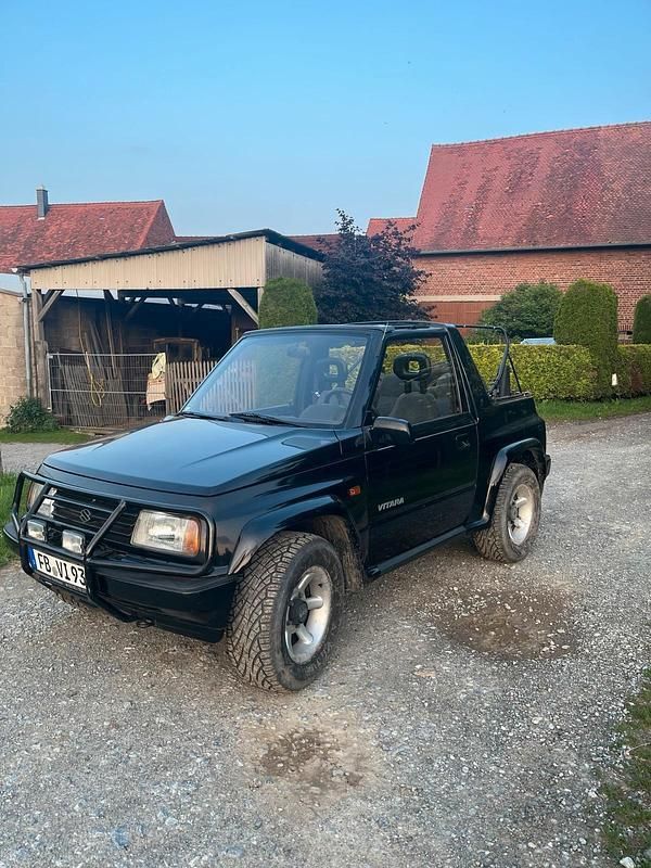 Schwarz Gebraucht 1993 Suzuki Vitara SUV | 5.800 € - Bild 1/4