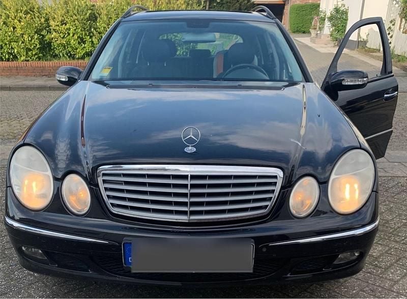 Schwarz Gebraucht 2005 Mercedes E200 Elegance Kombi | 2.800 € (Superpreis) - Bild 1/4