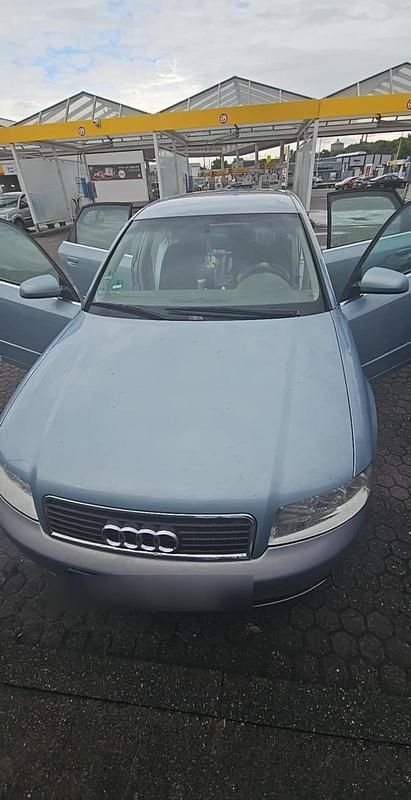 Blau Gebraucht 2002 Audi A4 Limousine | 1.700 € (Fairer Preis) - Bild 1/4