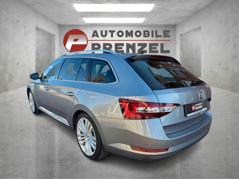 Gebraucht Skoda Superb Style 190 PS (139 kW) 2017 Grau Kombi