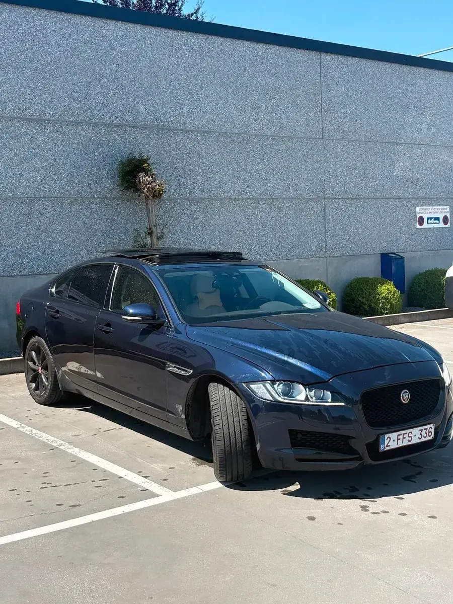 Gebraucht Jaguar XF 180 PS (132 kW) 2017 Blau Limousine