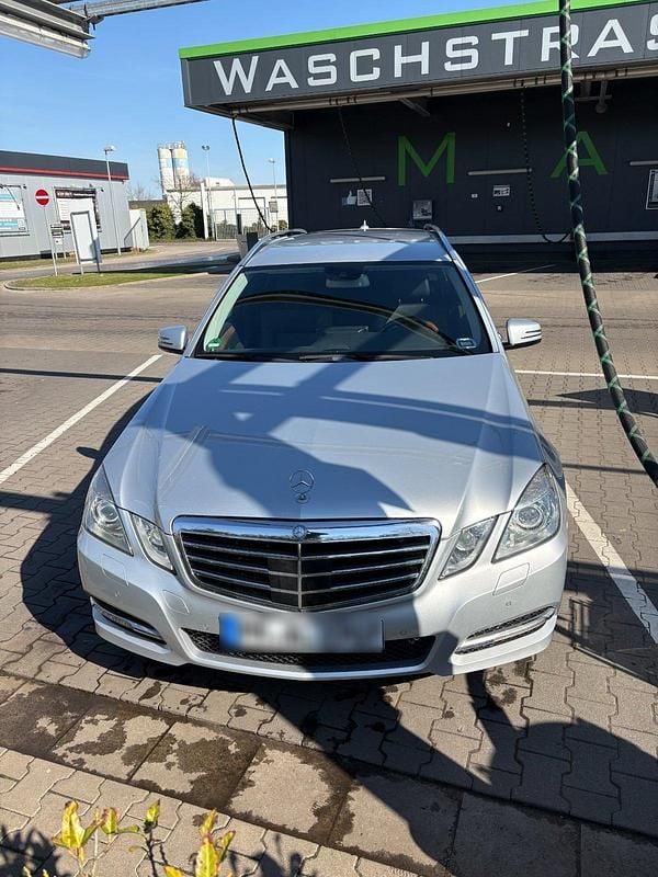 Gebraucht Mercedes E250 Avantgarde 204 PS (150 kW) 2011 Silber Kombi