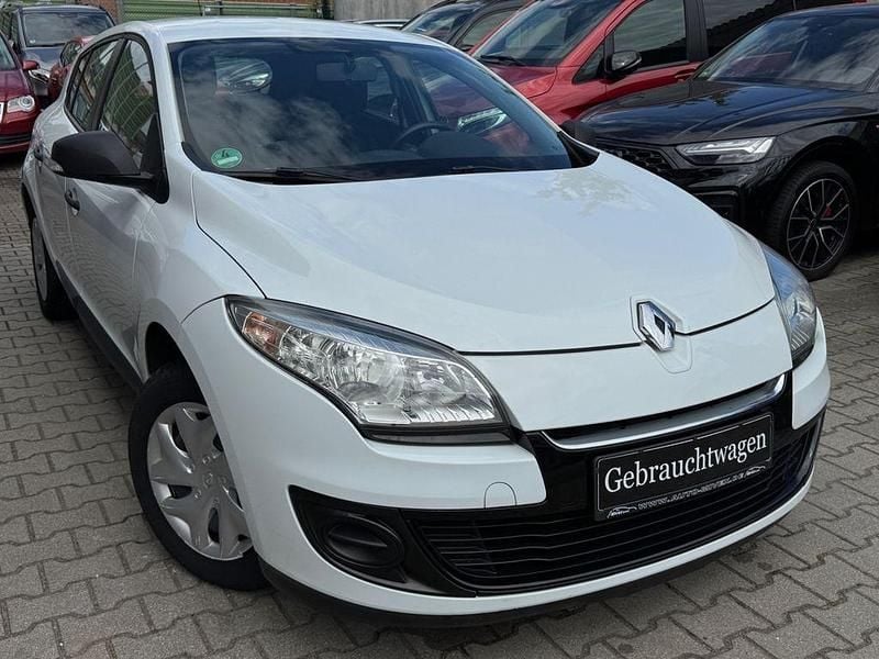 Gebraucht Renault Mégane Authentique 101 PS (74 kW) 2013 Gletscherweiss Limousine