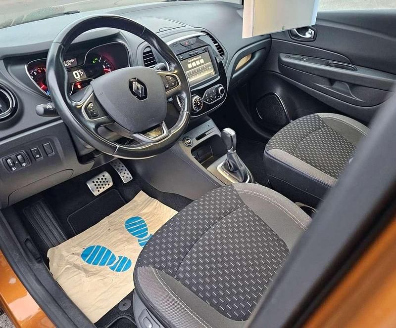 Używany Renault Captur Collection 150 KM (110 kW) 2020 Other SUV