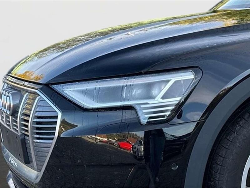 Second-hand Audi e-tron Basis 230 kW (313 CP) 2021 Negru SUV