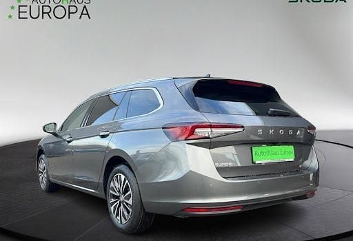 Neu Skoda Superb Selection 150 PS (110 kW) 2025 Grau Kombi