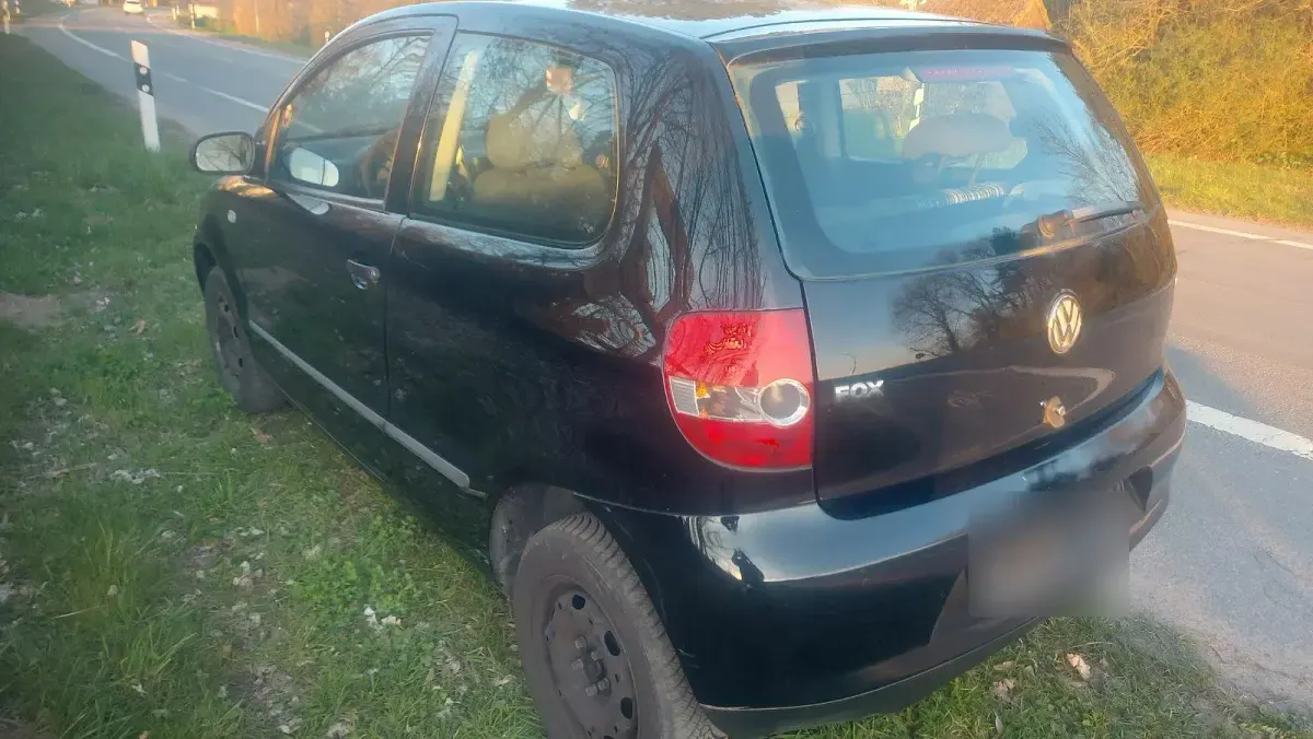 Gebraucht VW Fox 54 PS (39 kW) 2005 Schwarz Kleinwagen