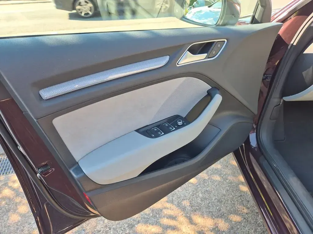 Gebraucht Audi A3 Ambiente 150 PS (110 kW) 2013 Shirazrot metallic Limousine