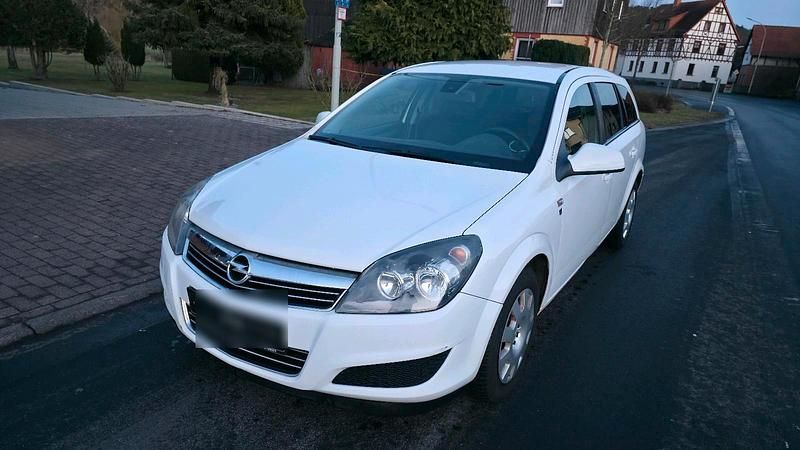 Weiß Gebraucht 2010 Opel Astra Kombi | 1.300 € (Superpreis) - Bild 1/4