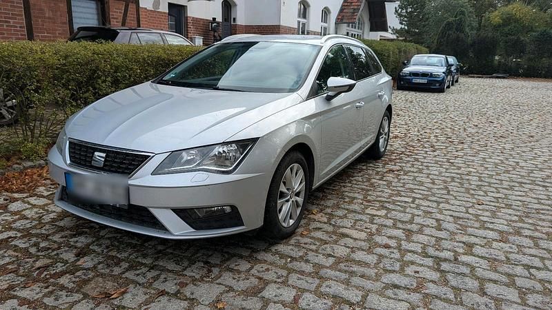 Silber Gebraucht 2017 Seat Leon ST Kombi | 7.999 € (Superpreis) - Bild 1/4
