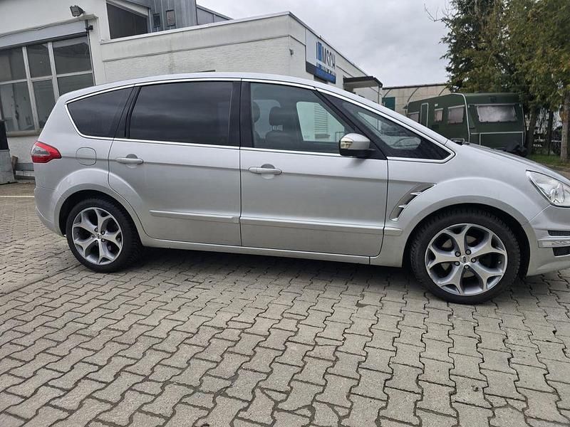 Gebraucht Ford S-MAX Titanium 140 PS (102 kW) 2011 Silber Van / Kleinbus