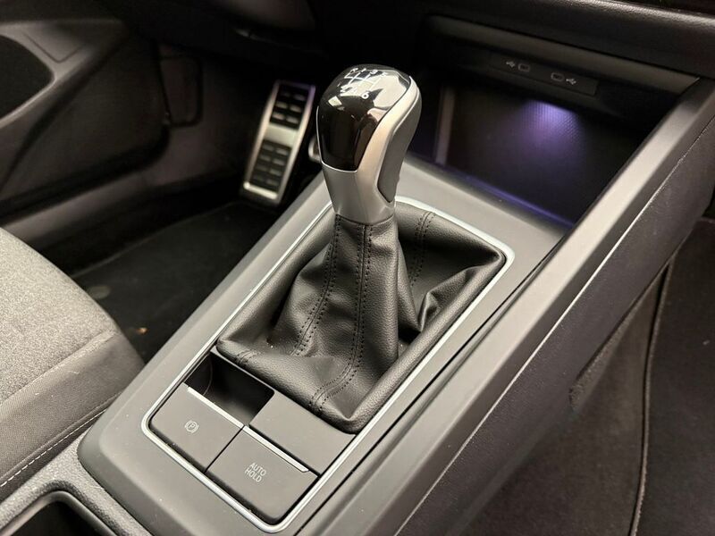 Gebraucht VW Golf VIII Move 110 PS (80 kW) 2024 Grau Kombi