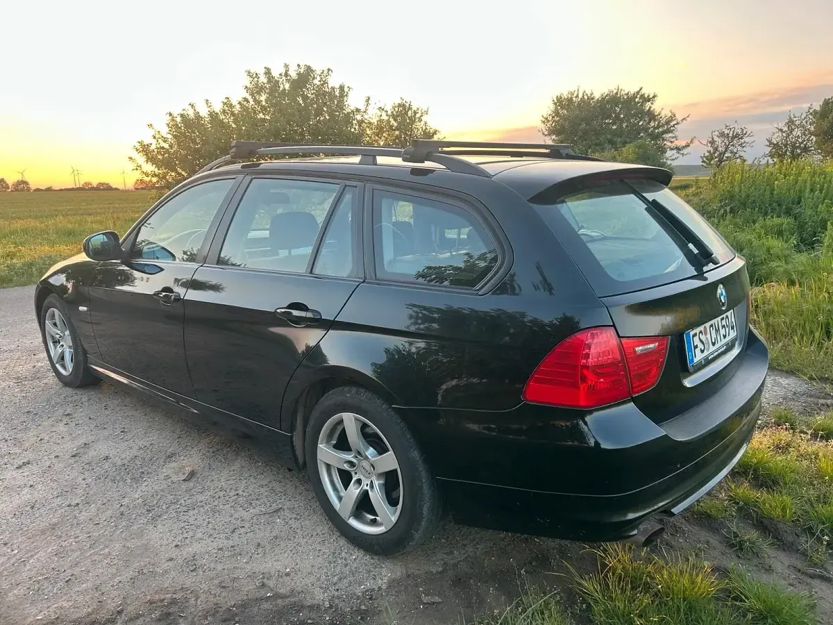 Gebraucht BMW 318 143 PS (105 kW) 2009 Schwarz Kombi