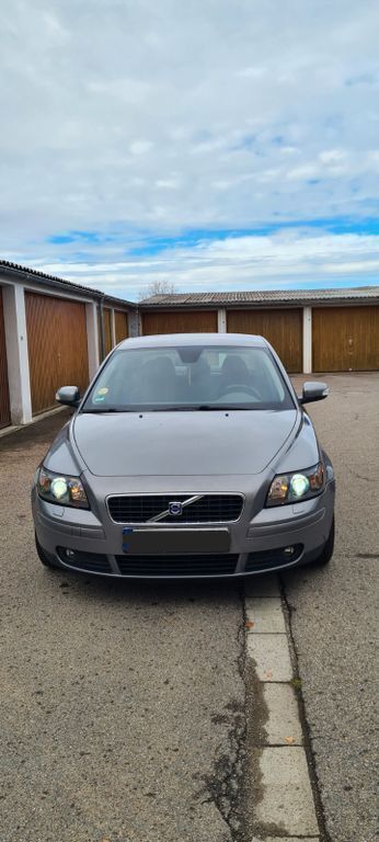 Grau Gebraucht 2006 Volvo S40 Limousine | 4.500 € - Bild 1/4