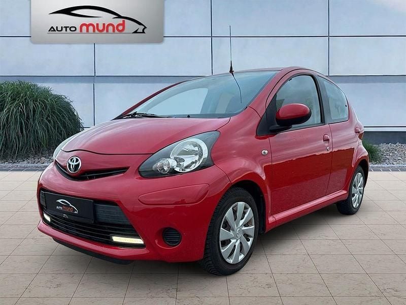 Rot Gebraucht 2014 Toyota Aygo Cool Kleinwagen | 6.690 € (Guter Preis) - Bild 1/4