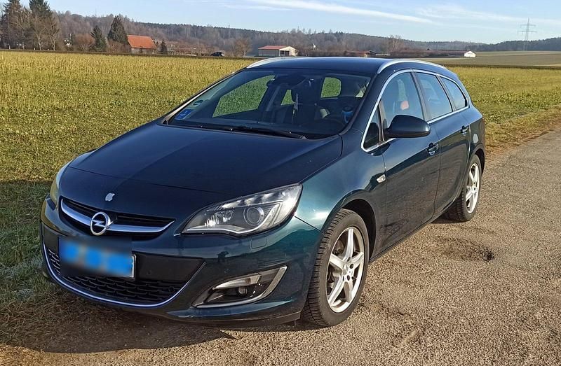 Grün Gebraucht 2014 Opel Astra Sport Kombi | 3.990 € (Fairer Preis) - Bild 1/4