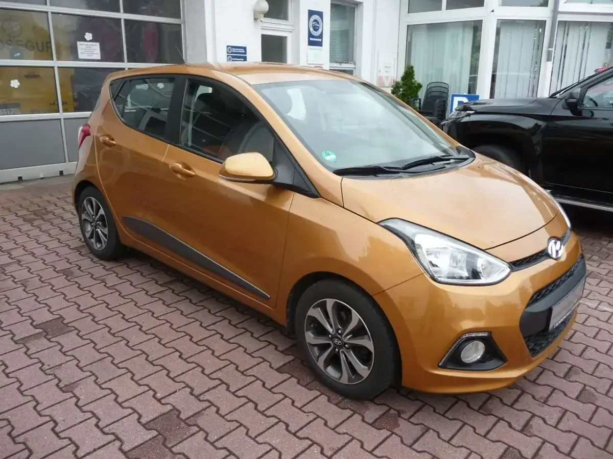 Gebraucht Hyundai i10 Style 87 PS (63 kW) 2016 Orange Kleinwagen