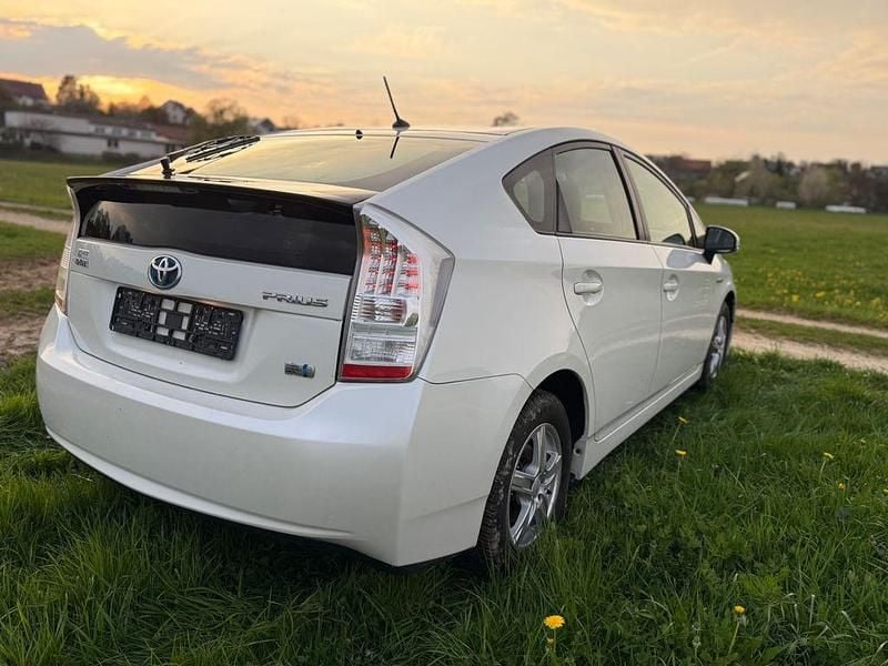 Gebraucht Toyota Prius 136 PS (100 kW) 2009 Weiß Kleinwagen