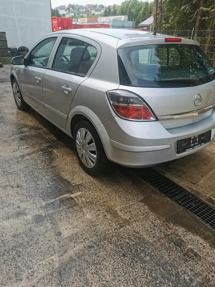 Gebraucht Opel Astra 90 PS (66 kW) 2007 Silber Kleinwagen