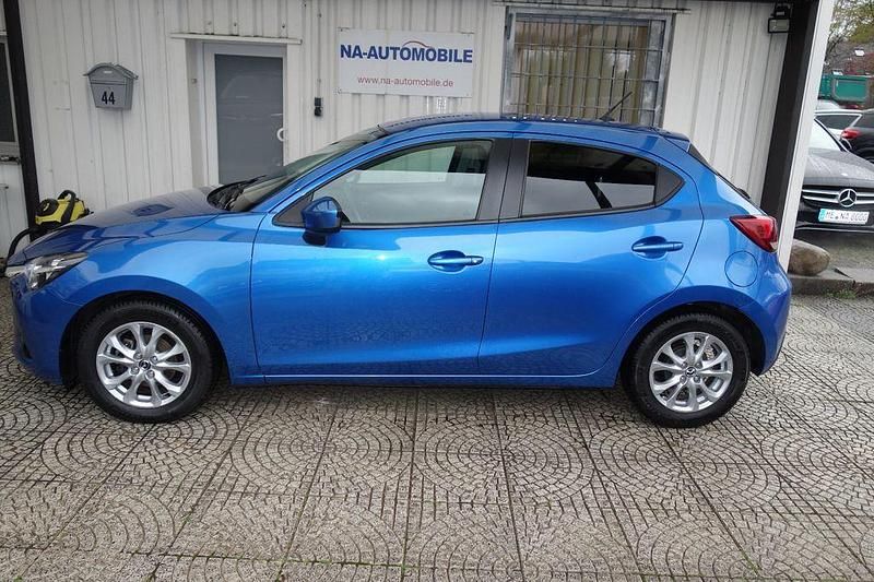 Gebraucht Mazda 2 Exclusive-Line 90 PS (66 kW) 2016 Blau Limousine