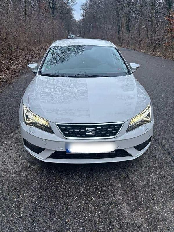 Weiß Gebraucht 2018 Seat Leon XCELLENCE Limousine | 14.500 € (Fairer Preis) - Bild 1/4