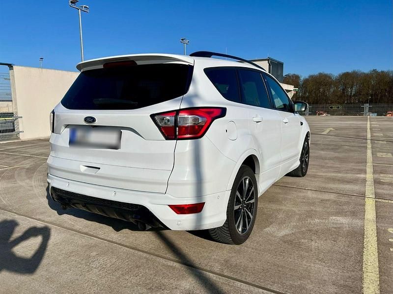 Gebraucht Ford Kuga ST-Line 175 PS (128 kW) 2018 Weiß SUV