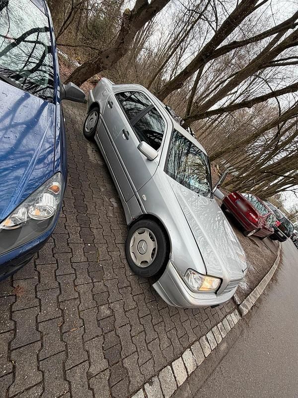 Gebraucht Mercedes C180 122 PS (89 kW) 1997 Grau Limousine