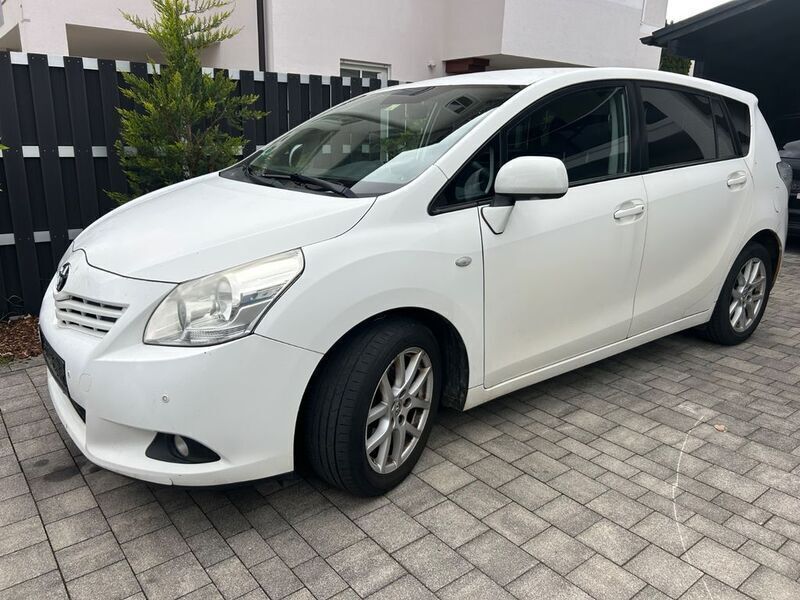 Weiß Gebraucht 2012 Toyota Verso Travel Van / Kleinbus | 2.999 € (Fairer Preis) - Bild 1/4
