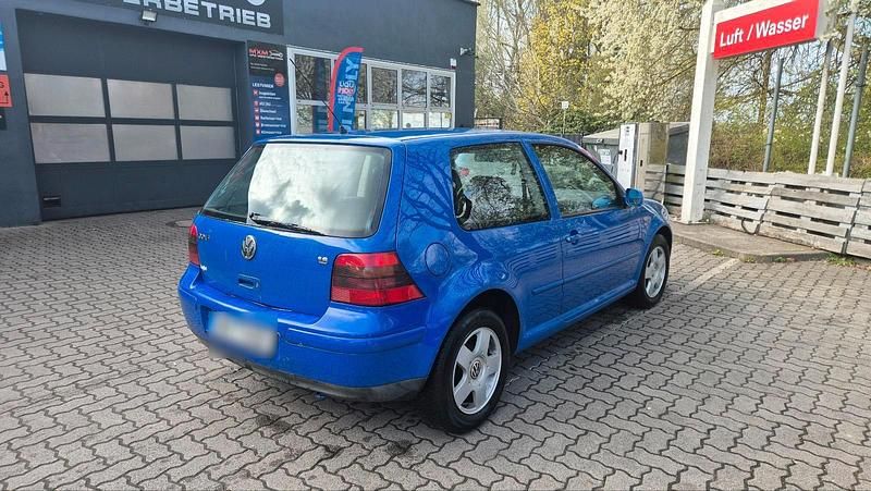 Gebraucht VW Golf 100 PS (73 kW) 1998 Blau Coupé