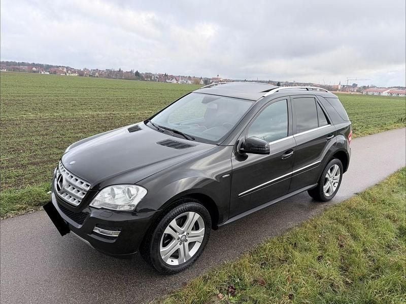 Braun Gebraucht 2011 Mercedes ML300 SUV | 9.999 € (Superpreis) - Bild 1/4