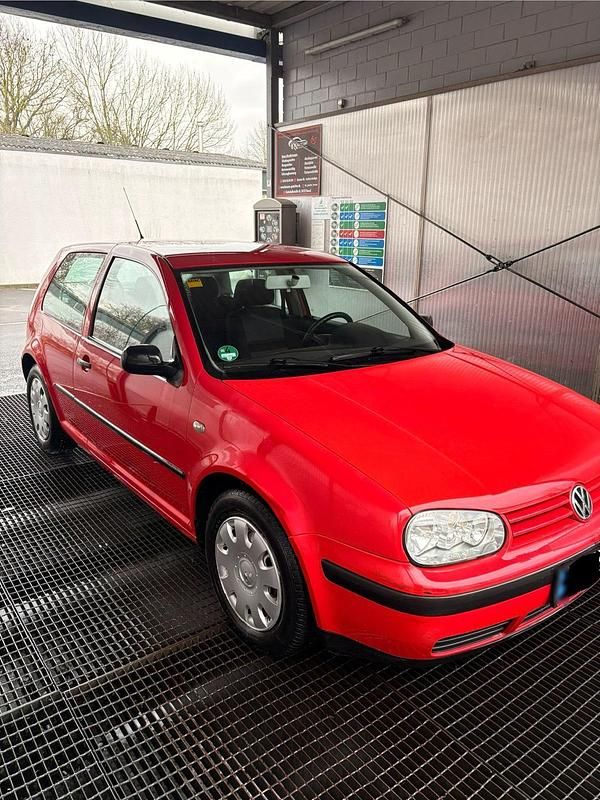 Gebraucht VW Golf VIII 75 PS (55 kW) 2021 Rot Kleinwagen