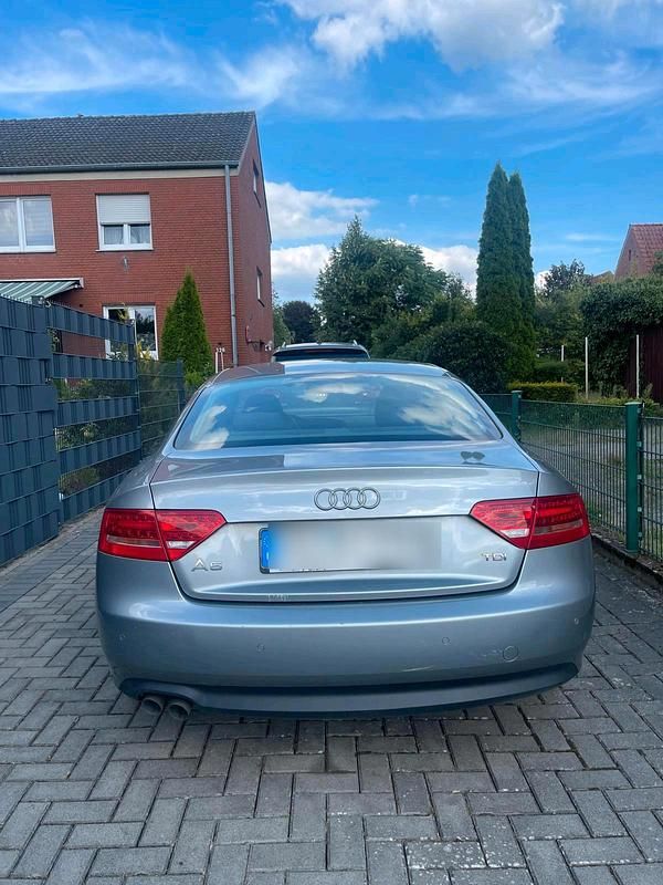 Grau Gebraucht 2011 Audi A5 Coupé | 8.800 € (Superpreis) - Bild 1/4