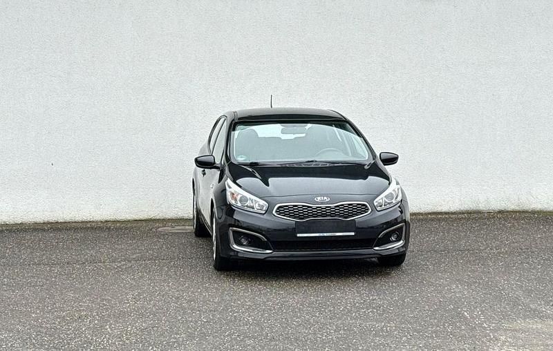 Usado Kia Ceed Edition 7 99 HP (72 kW) 2018 Preto Citadino