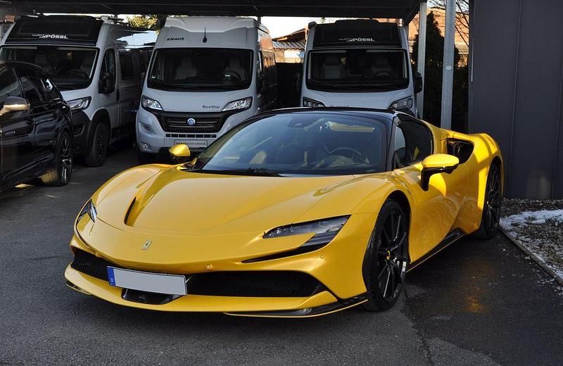 Gebraucht Ferrari SF90 999 PS (734 kW) 2024 Gelb Cabrio