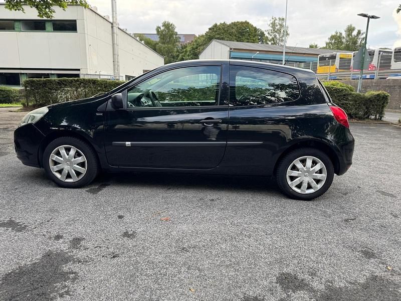 Gebraucht Renault Clio IV 75 PS (55 kW) 2012 Schwarz Kleinwagen