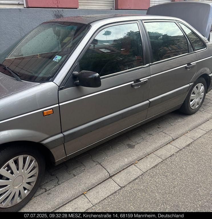 Gebraucht VW Passat 90 PS (66 kW) 1992 Grau Limousine