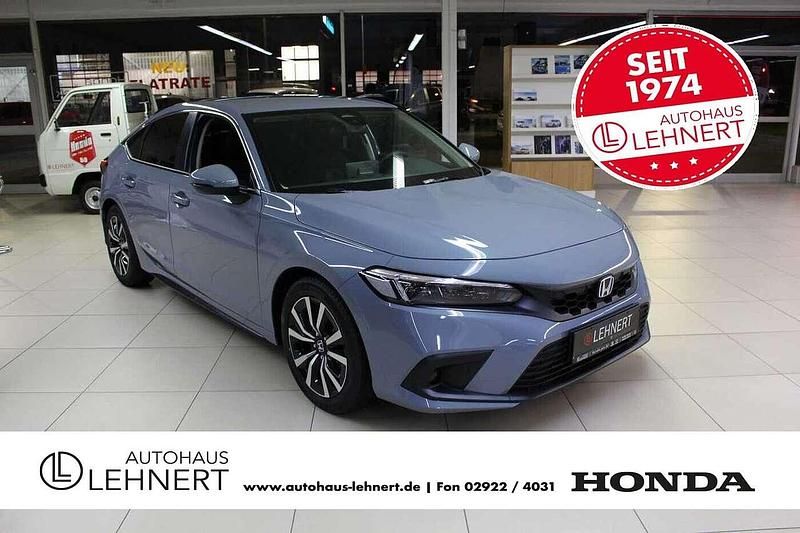 Sonic gray pearl Gebraucht 2025 Honda Civic Elegance Limousine | 34.990 € (Superpreis) - Bild 1/4